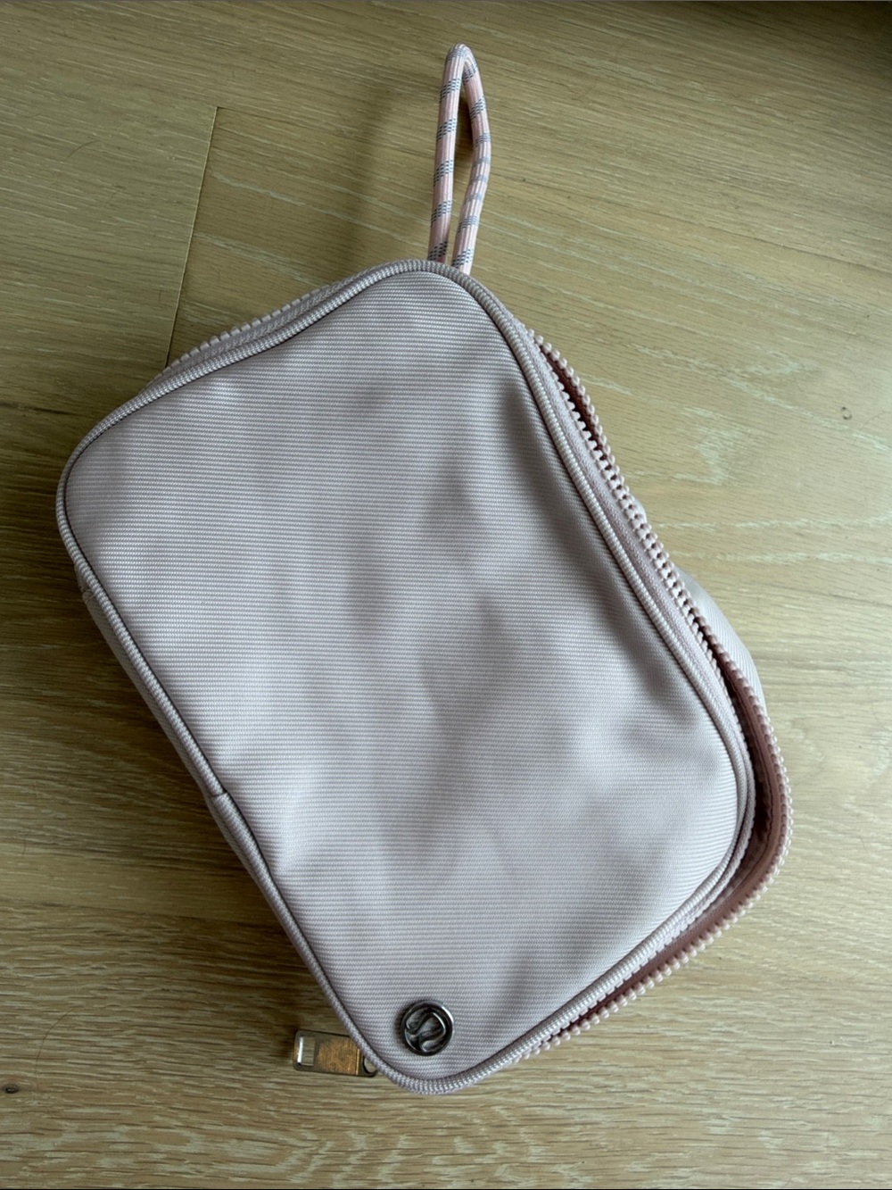 LULULEMON PINK TOILETRY BAG